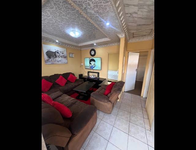 2 BEDROOM HOUSE FOR SALE IN VOSLOORUS